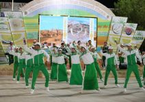 Arzyly güne bir ädim