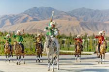 AT ÝIGIDIŇ MYRADYDYR