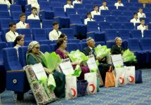 Bagtly geljek üçin göreşenlere tagzym