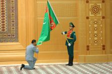 Bagtyýar türkmen ýaşlaryna döwlet sylaglary gowşuryldy