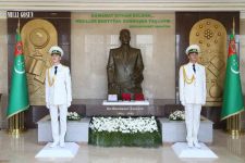 Bäsleşigiň gutlag suratlary