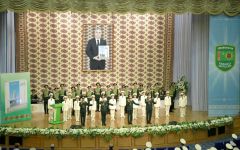 «Her gymmatly eseriňiz, zamanaň bagty, Arkadag!»