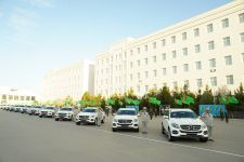 Hormatly Prezidentimiziň adyndan harby we hukuk goraýjy edaralara döwrebap awtoulaglar sowgat berildi