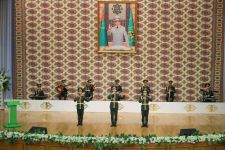 Mertler Watany beýgeldýär