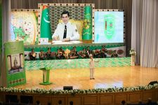 Mertler Watany beýgeldýär