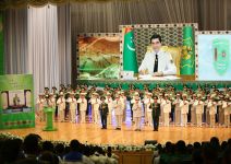 Mertler Watany beýgeldýär