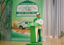 Meýdan mertleri söýýär