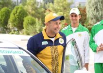 Meýdan mertleri söýýär