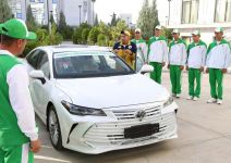 Meýdan mertleri söýýär