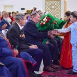 Olar bagtly geljek üçin göreşdiler