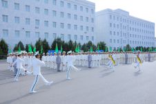 Uçurymlar,  ýollaryňyz ak bolsun!