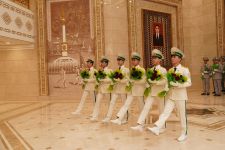 Watanyň wepaly ogly Berdimuhamet Annaýewiň heýkeline gül goýmak çäresi geçirildi