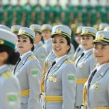 Yhlasly zenan harby gullukçylarymyz dabaraly harby ýörişde