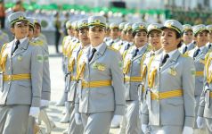 Yhlasly zenan harby gullukçylarymyz dabaraly harby ýörişde