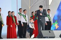 Türkmenistanyň orta mekdepleriniň uçurymlaryna, mugallymlaryna we ähli bilim işgärlerine