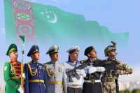 Türkmenistanyň Prezidenti Watan goragçylaryny hünär baýramy bilen gutlady