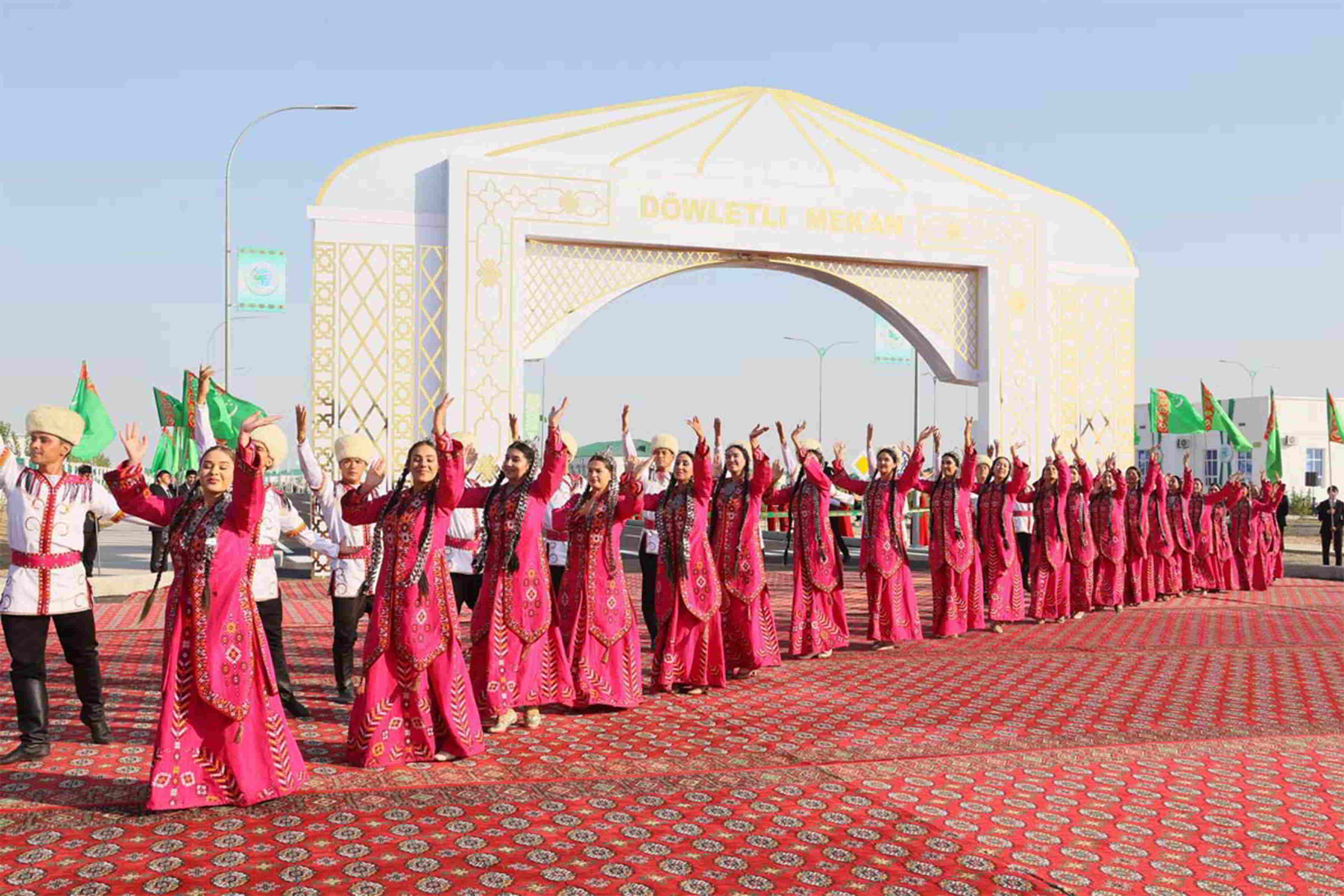 Ahal welaýatynyň Ak bugdaý etrabynyň Öňaldy geňeşliginde täze, döwrebap Döwletli mekan obasy açyldy