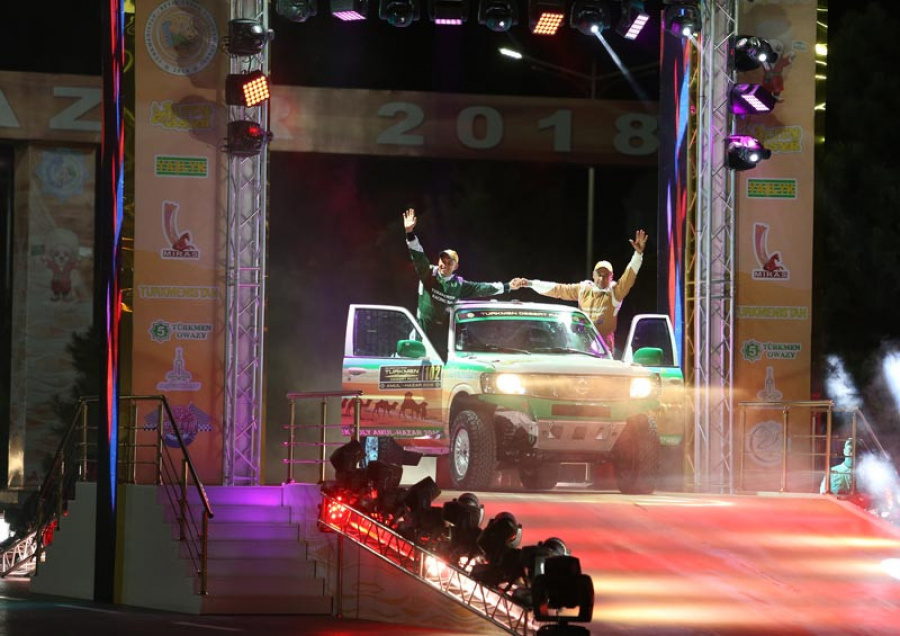 Arzyly güne bir ädim