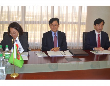 Aşgabatda türkmen-koreý syýasy geňeşmeleri geçirildi