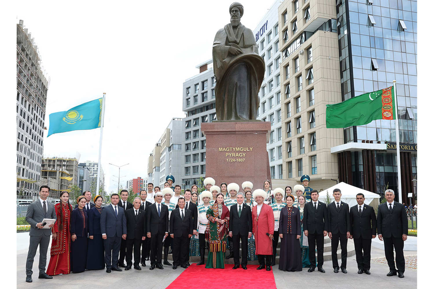 Astanada Magtymguly Pyragynyň ýadygärligi açyldy