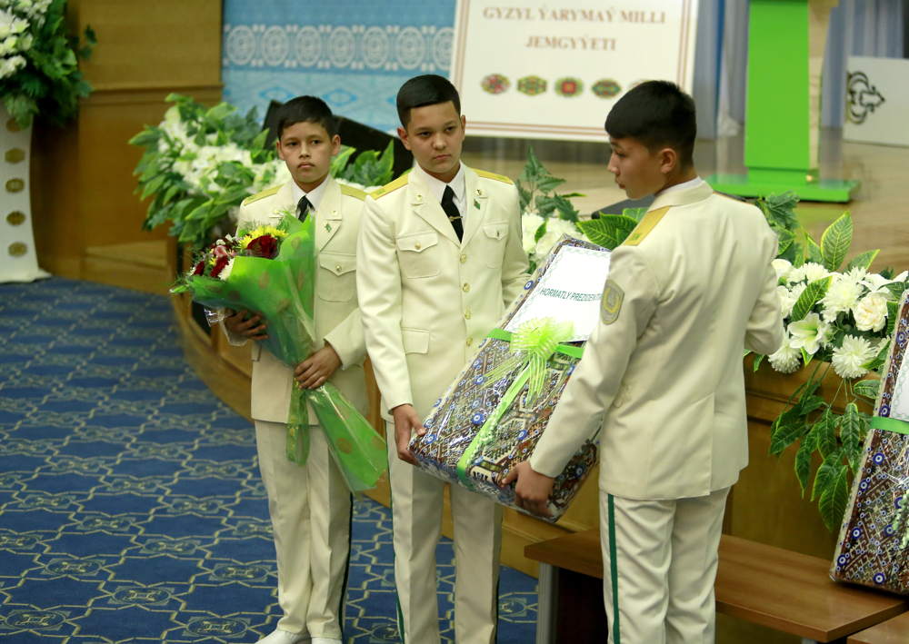 Bagtly geljek üçin göreşenlere tagzym