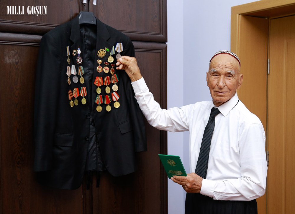 Balkanly uruş we tyl weteranlary Ýeňiş gününi toýladylar