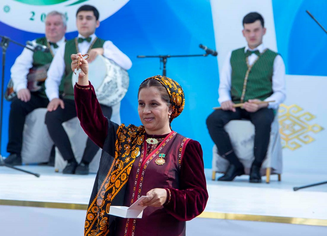 Baýramçylyk mynasybetli ýaşaýyş jaýlary açyldy