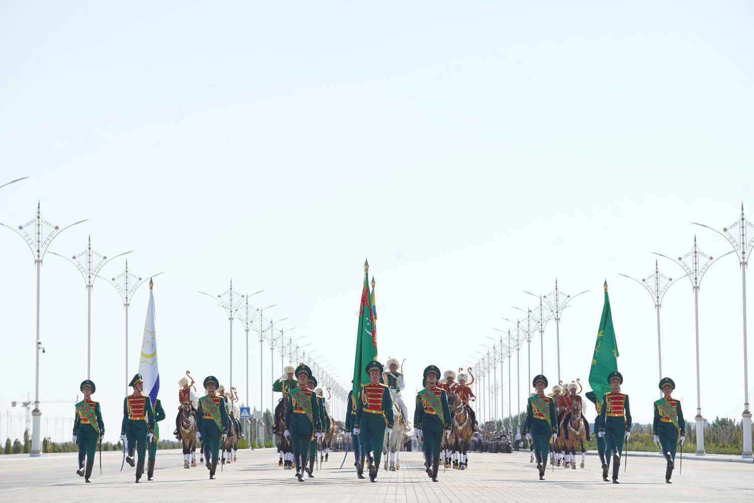 Baýramyňyz gutly bolsun, merdana Watan goragçylary!