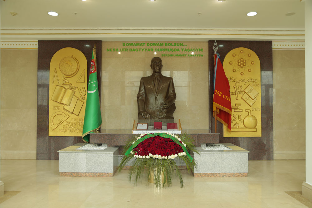 Beýik şahsyýeti hormatlap