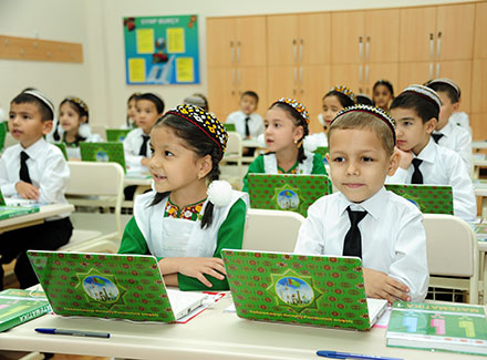 Bilim edaralarynda ilkinji okuwlar «Türkmenistan - rowaçlygyň Watany» diýen şygar astynda geçer