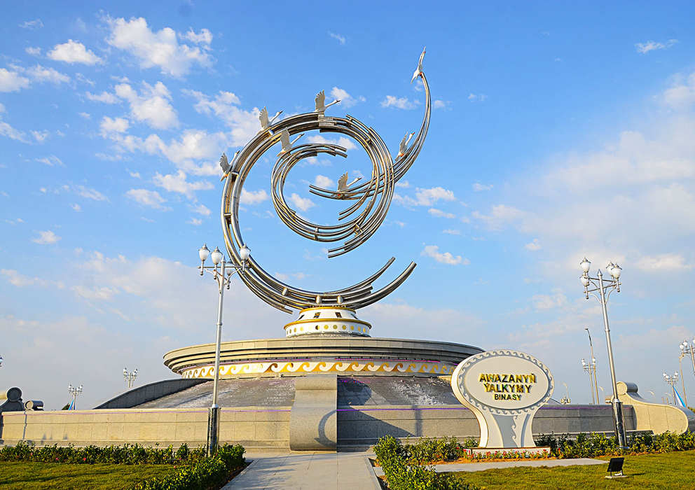 Binagärlik toplumlary ajaýyp Awazanyň gözelligini artdyrýar