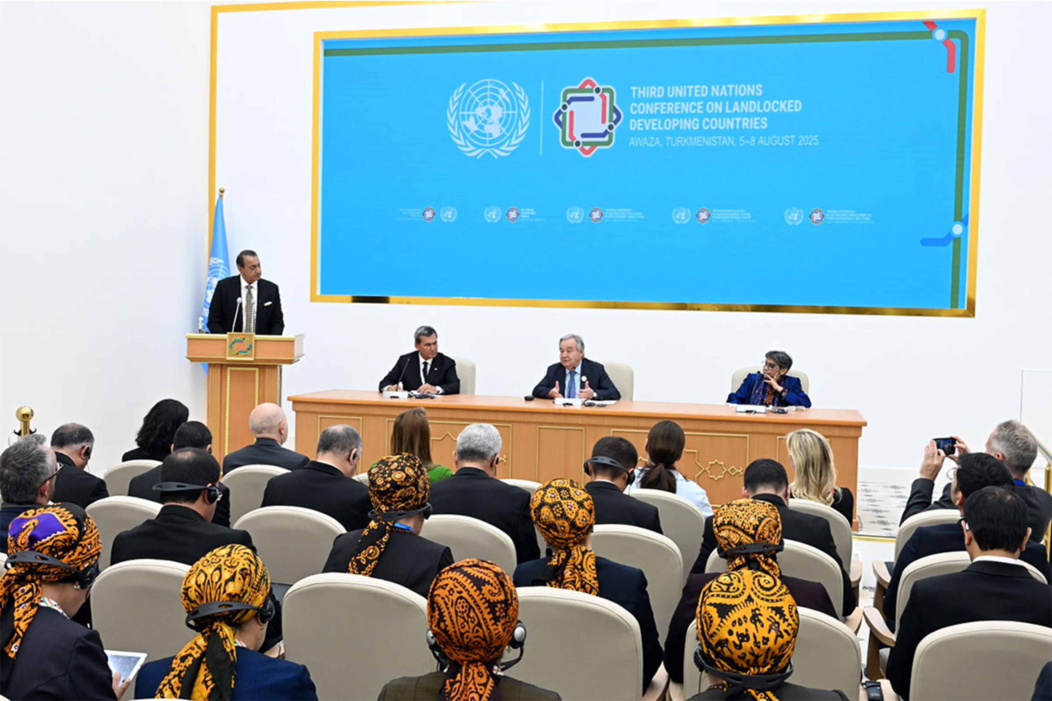 BMG-niň Awaza maslahatynyň birinji gününiň netijelerine bagyşlanan brifing geçirildi