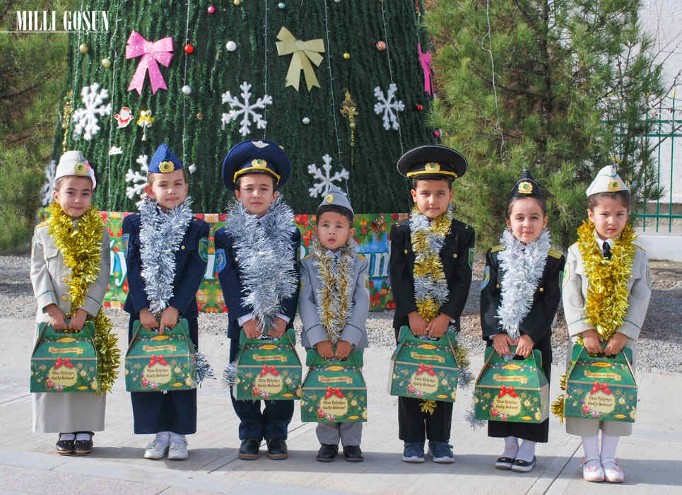 Çagalar baglarynda Täze ýyl baýramçylygy