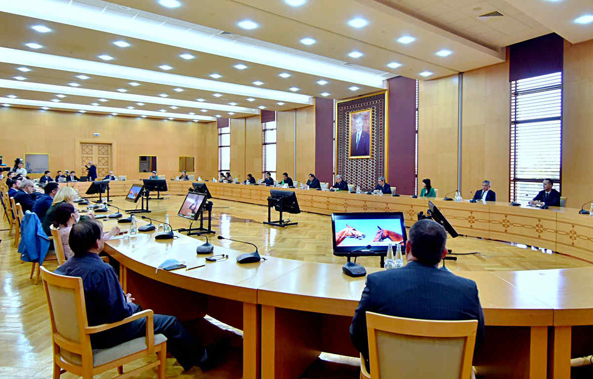 Daşary işler ministrliginde brifing geçirildi