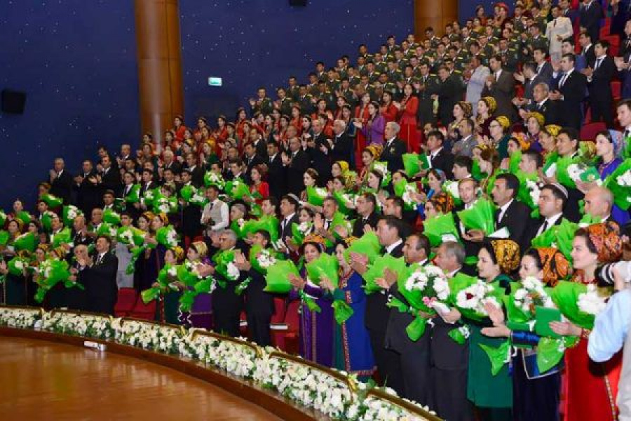 Döredijilik ruhy göterilişiniň baýraklary