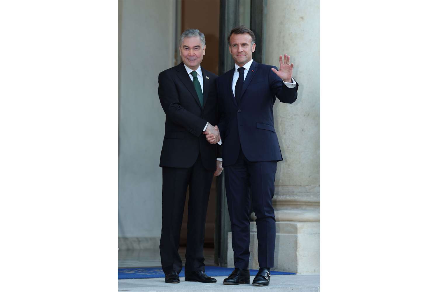 Emmanuel Makron bilen möhüm gepleşikler