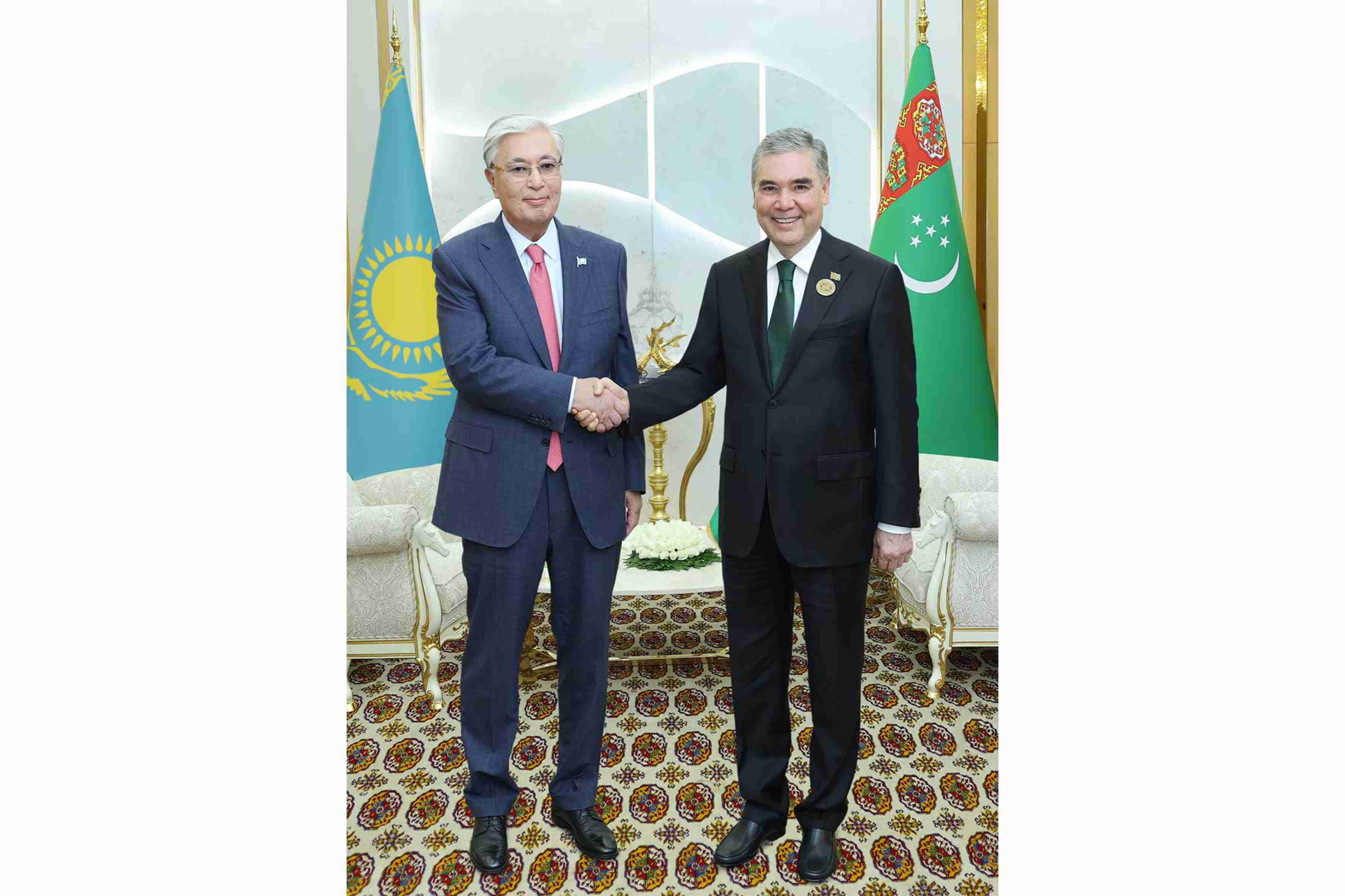 Gahryman Arkadagymyz Gazagystan Respublikasynyň Prezidenti bilen duşuşdy