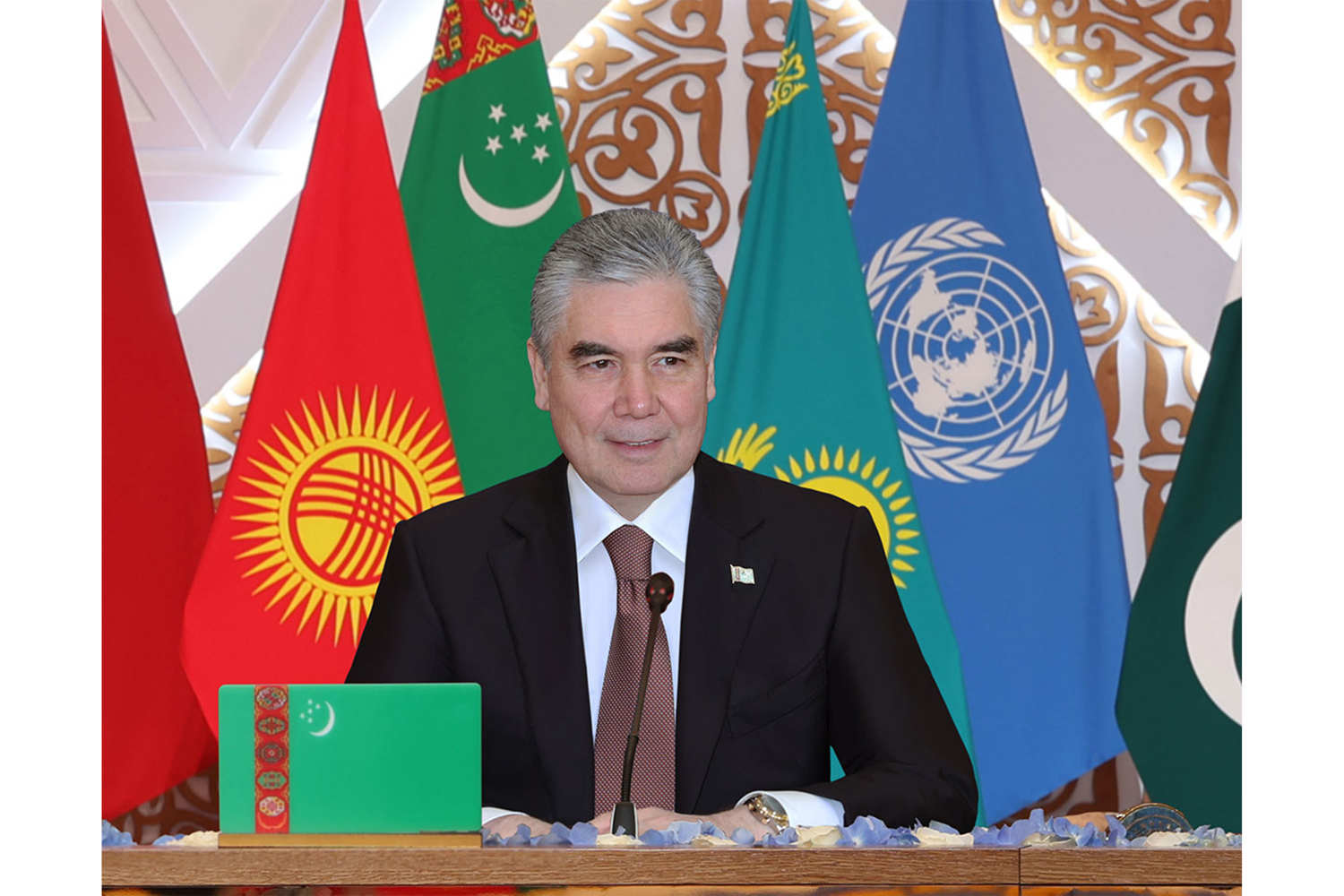 Gahryman Arkadagymyz ŞHG-niň sammitinde çykyş etdi