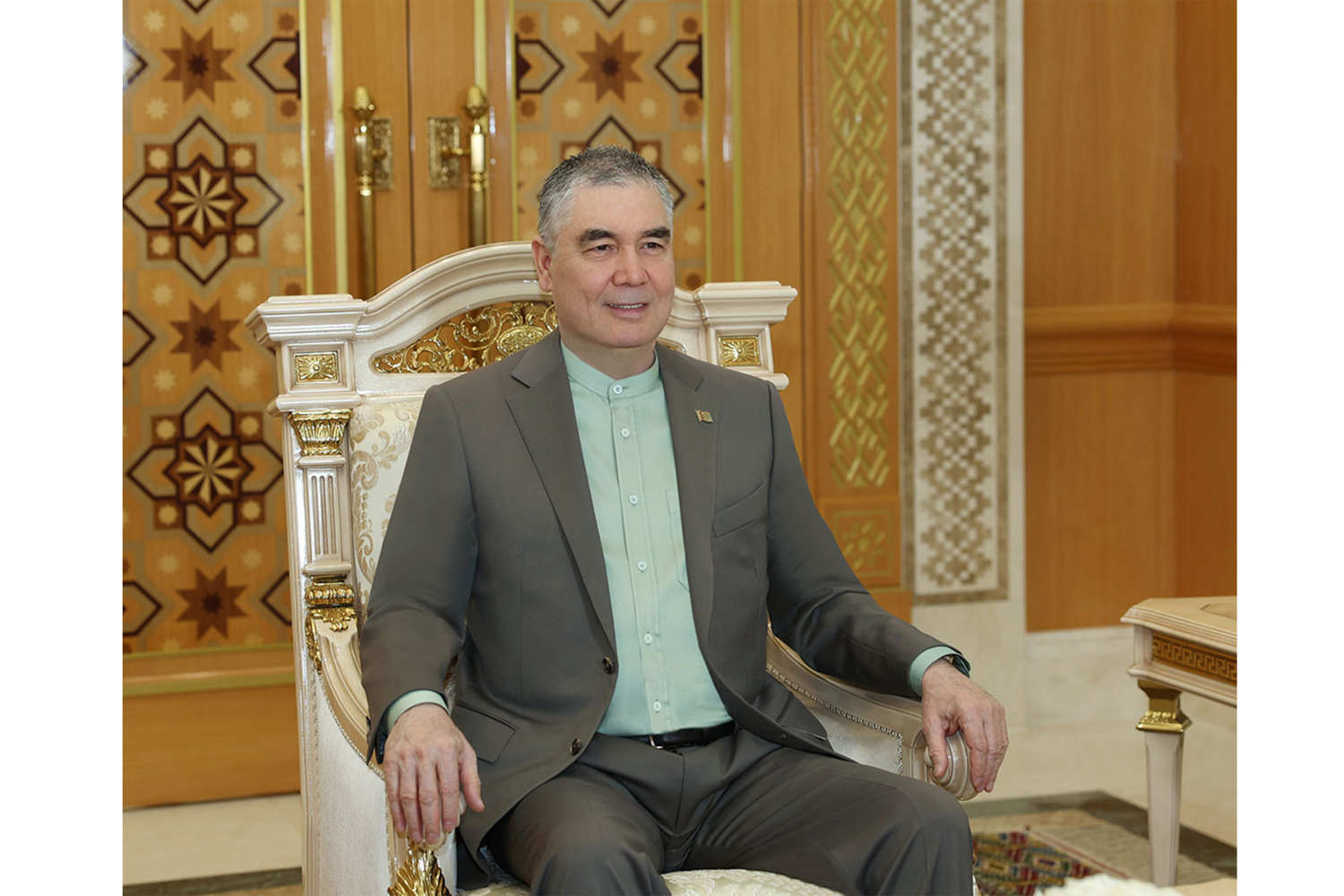 Gahryman Arkadagymyzyň Ahmet Çalyk bilen duşuşygy