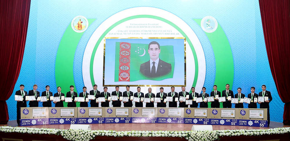 «Galkan» hokkeý toparynyň türgenlerini we tälimçilerini sylaglamak dabarasy