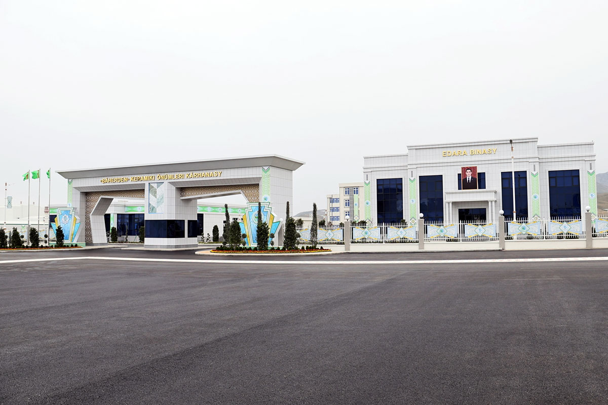 Halkara standartlara laýyk gelýän desga