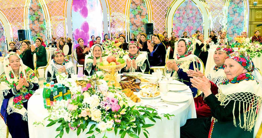 Halkara zenanlar gününiň şanyna