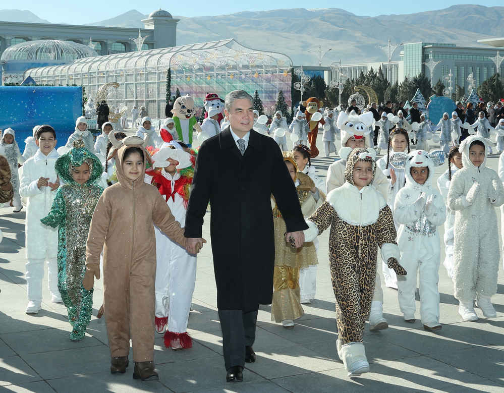 Halkyň Arkadagly zamanasy Täze, 2022-nji ýyla şuglasyny saçýar