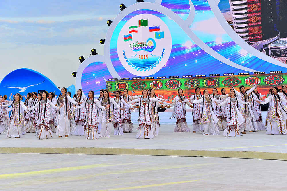 Hazar sebitiniň ýurtlarynyň halklarynyň dostlugynyň hormatyna uly konsert