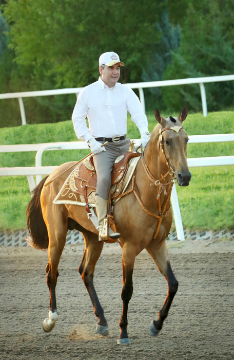 Hormatly Prezidentimiz atçylyk toplumynda öz eý görýän bedewi Şapolat bilen didarlaşdy