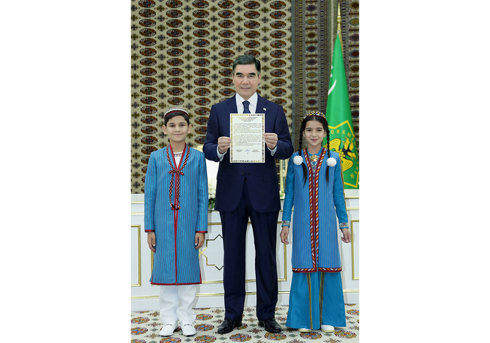 Hormatly Prezidentimiz Gurbanguly Berdimuhamedow «Altyn asyr» Türkmen kölüniň çäginde täze obanyň düýbüni tutmak dabarasyna gatnaşdy