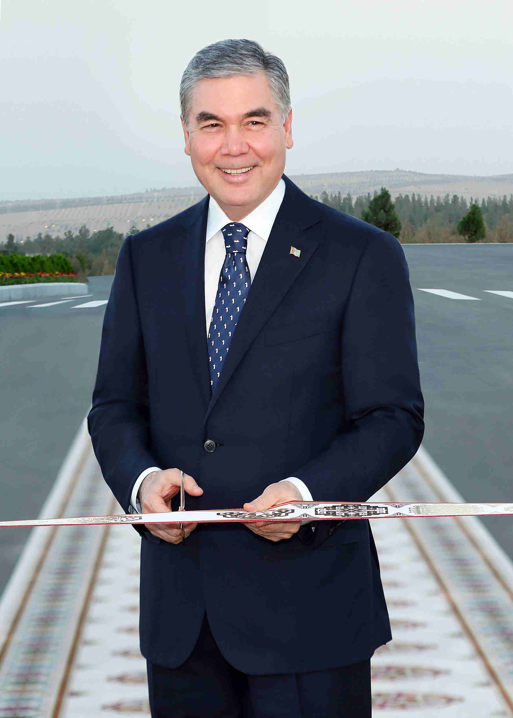 Hormatly Prezidentimiz Gurbanguly Berdimuhamedow baýramçylygyň öň ýanynda täze desganyň açylyş dabarasyna gatnaşdy