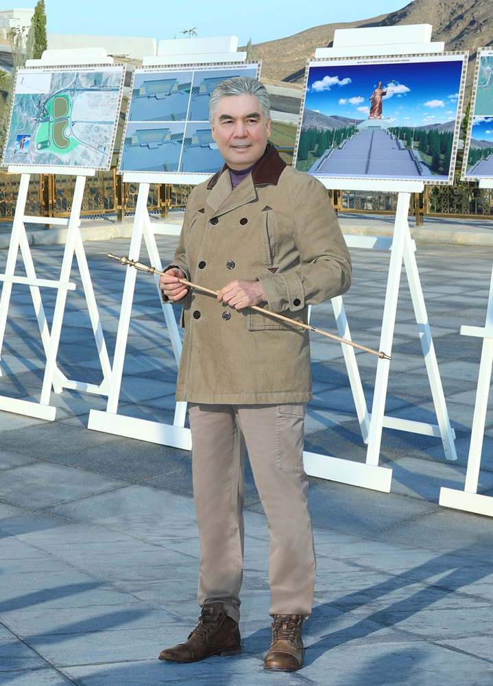 Hormatly Prezidentimiz Gurbanguly Berdimuhamedow paýtagtymyz boýunça iş saparyny amala aşyrdy