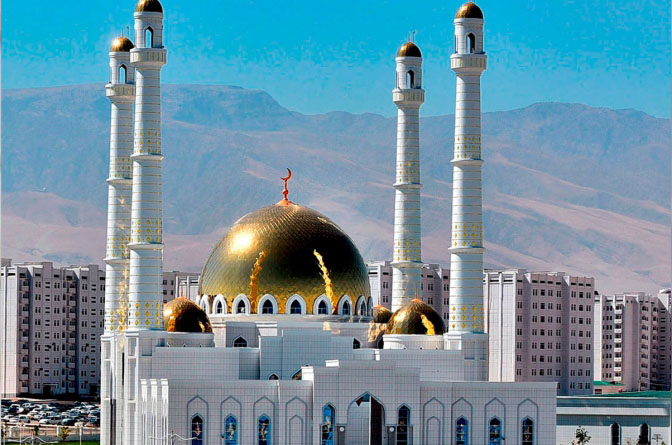 Hormatly Prezidentimiz paýtagtymyzyň metjidinde agzaçar sadakasyny berdi