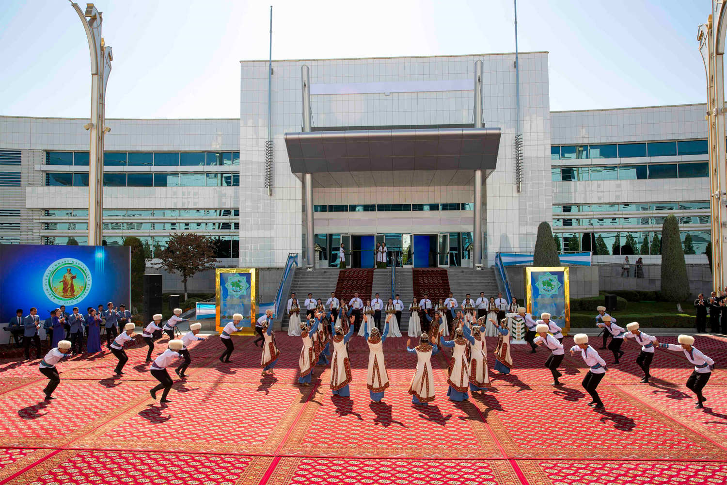 Hünär baýramy mynasybetli halkara sergi açyldy